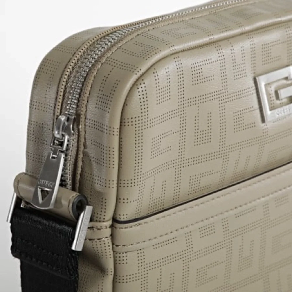 New GUESS Saddlebag HMHIDEP2358 Taupe